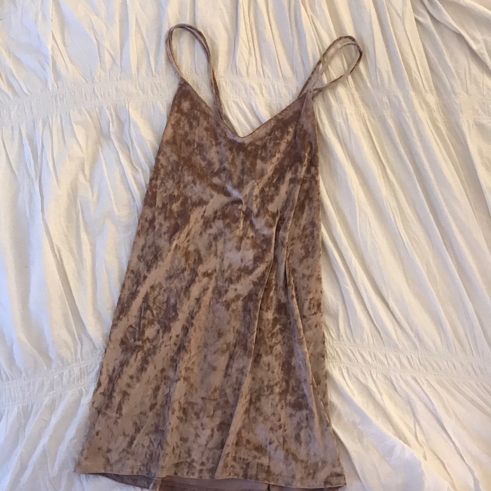 LULUS Blush Velvet Dress!💗